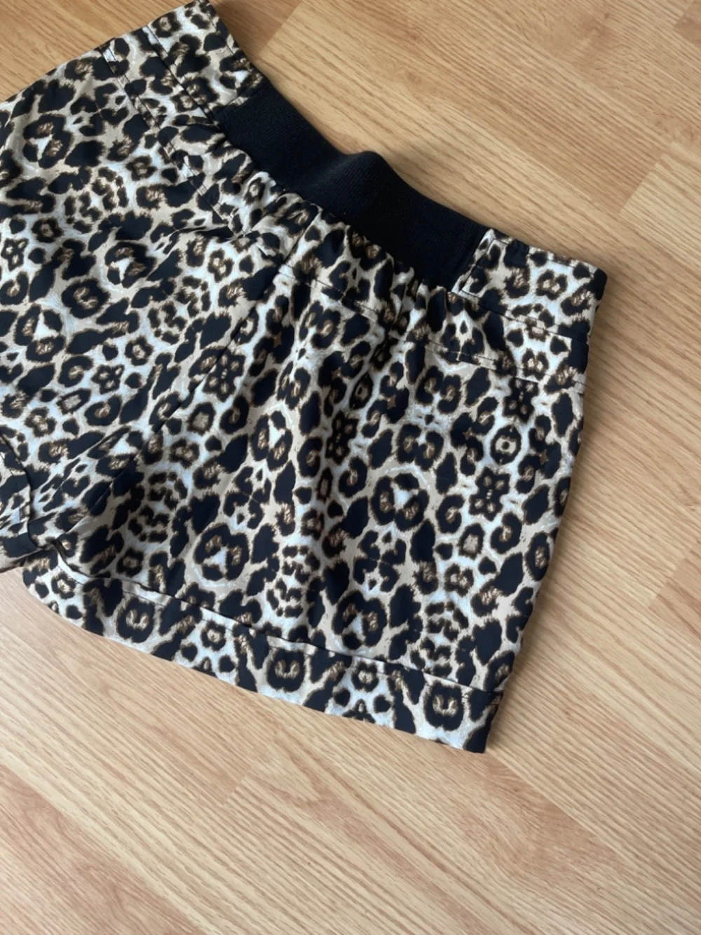 Miss Tina by Tina Knowles Cheetah Print Lightweight Stretch Waist w: Tie Shorts